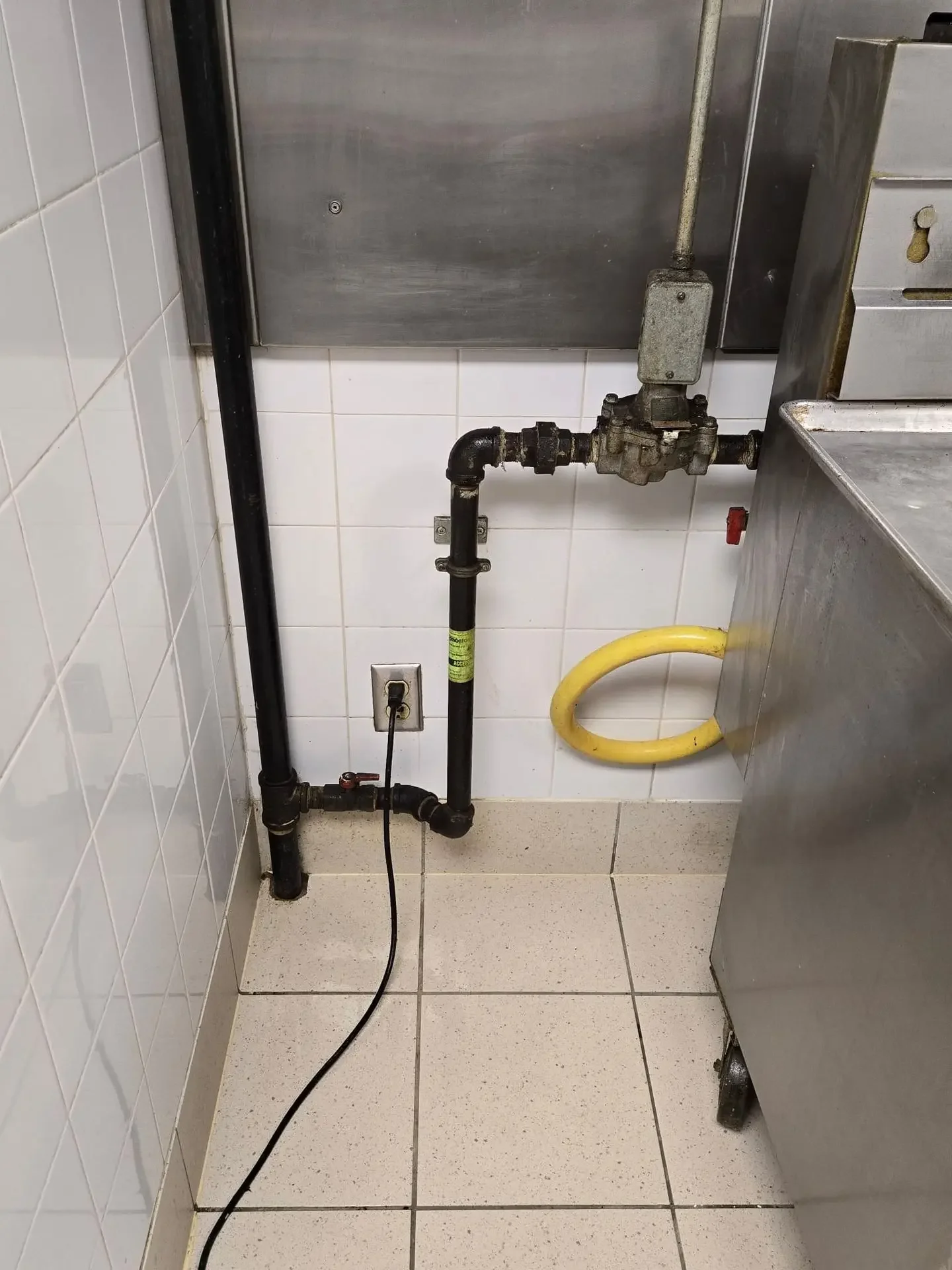 Commercial kitchen floor after ELR degreasing